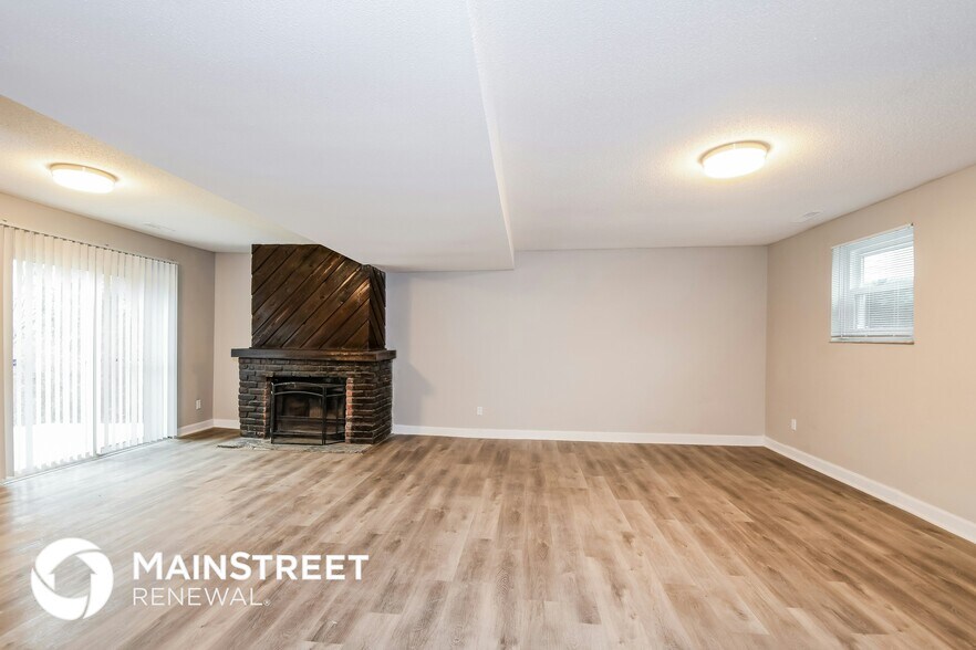 Building Photo - 5364 Trailview Dr