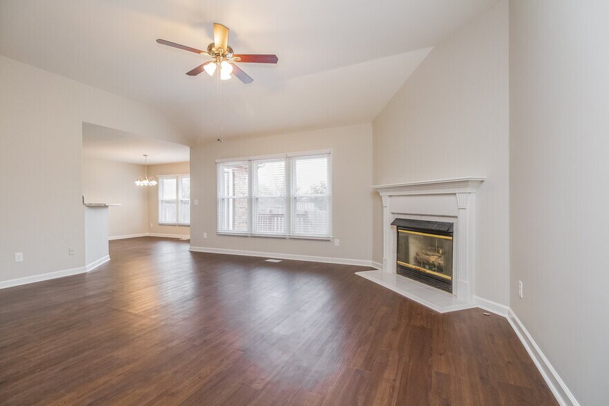 Building Photo - 5333 Roxborough Pass