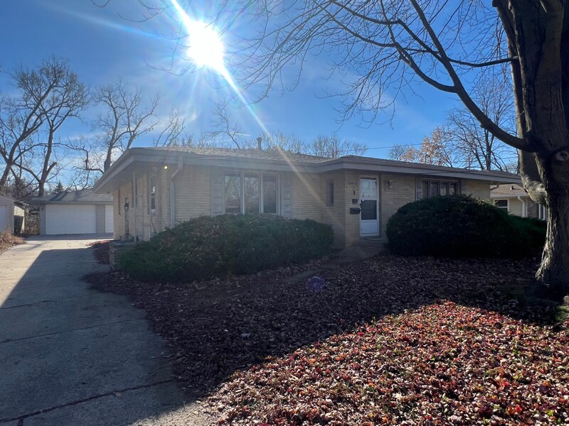 Building Photo - 6210 Franklin Ave