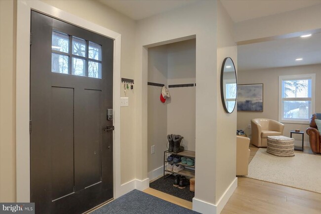 Building Photo - 1365 Roundtop Rd