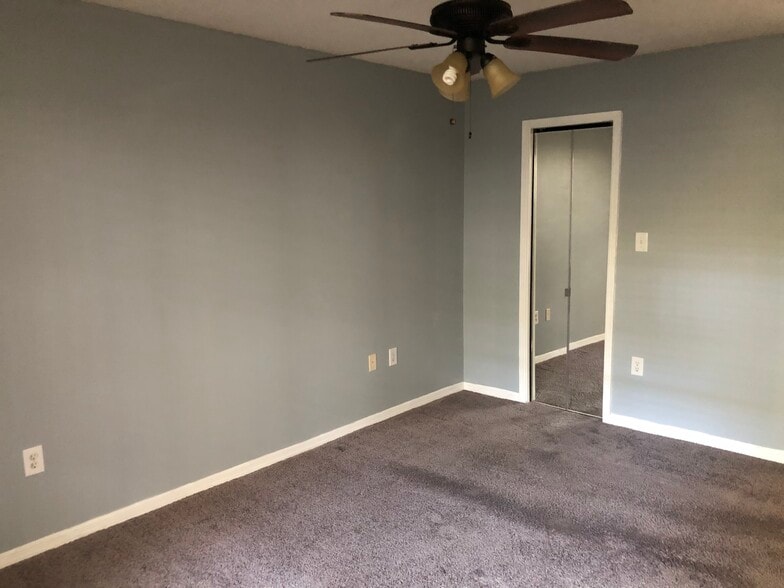 Building Photo - 1000 W Horatio St