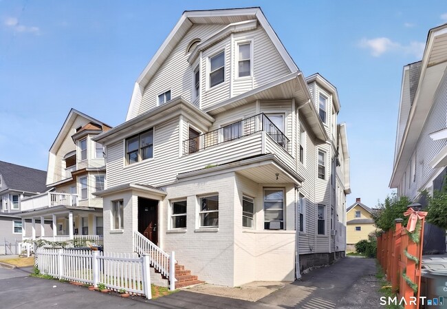 Building Photo - 40-44 Vine Street Unit 3