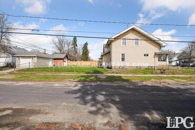 Building Photo - 630 Colima Dr