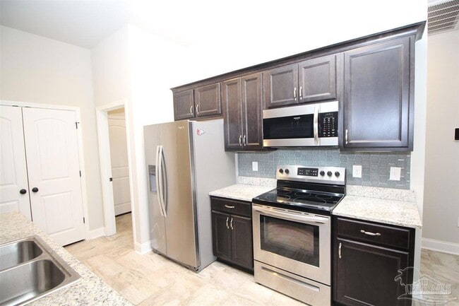 Building Photo - 8809 Bellawood Cir