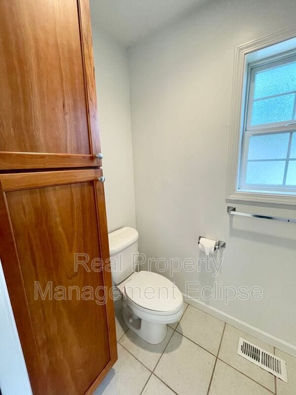 Building Photo - 315 N 155th St