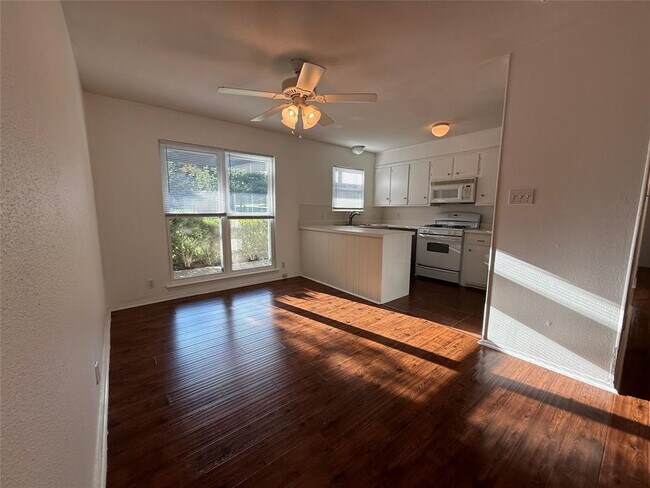 Building Photo - 8713 Azalea Trl