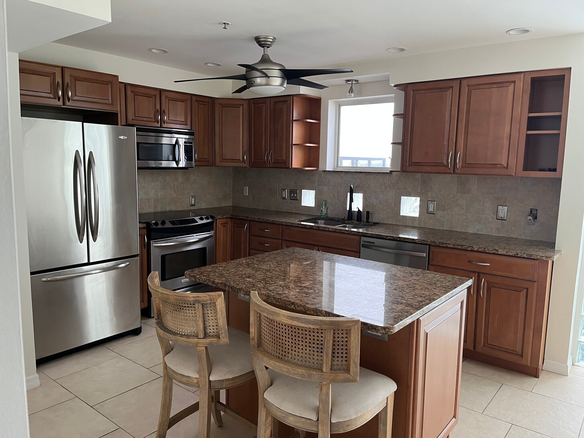 Kitchen - 4950 Bayshore Blvd