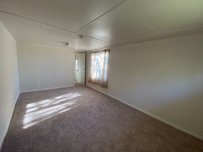 Building Photo - 2 BR Willow Beach with BOAT/RV Marina Membership available!