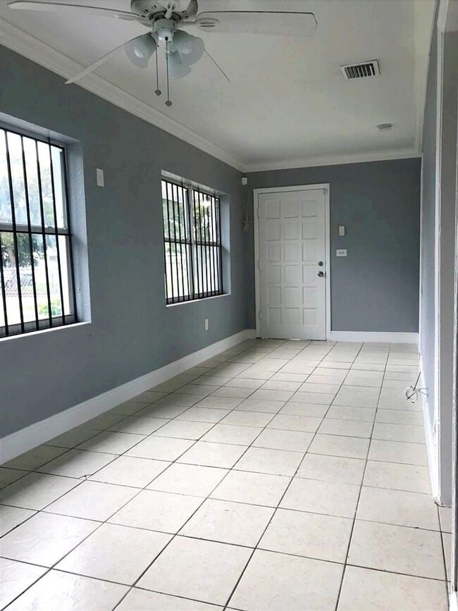 Building Photo - Two charming Houses available for Rent