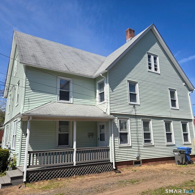 Building Photo - 27 Maple St