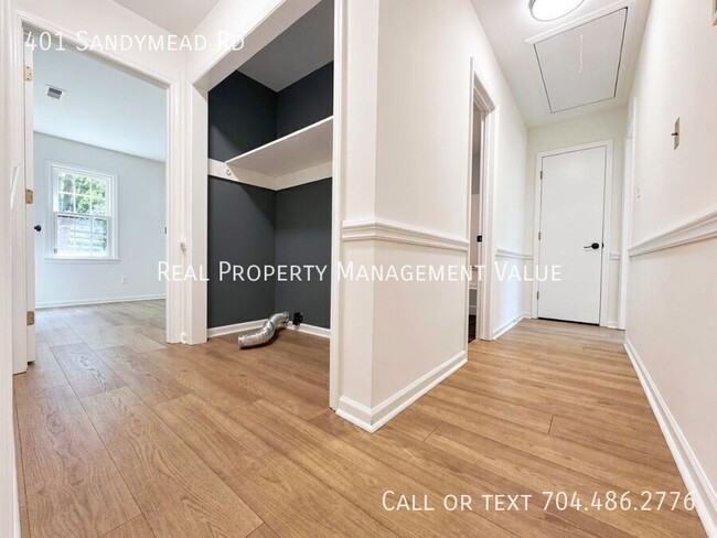 Building Photo - 401 Sandymead Rd