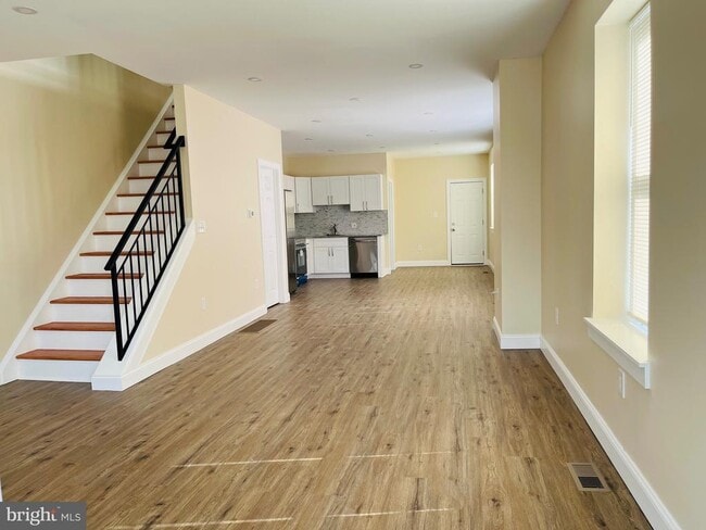 Building Photo - 633 S 57th St