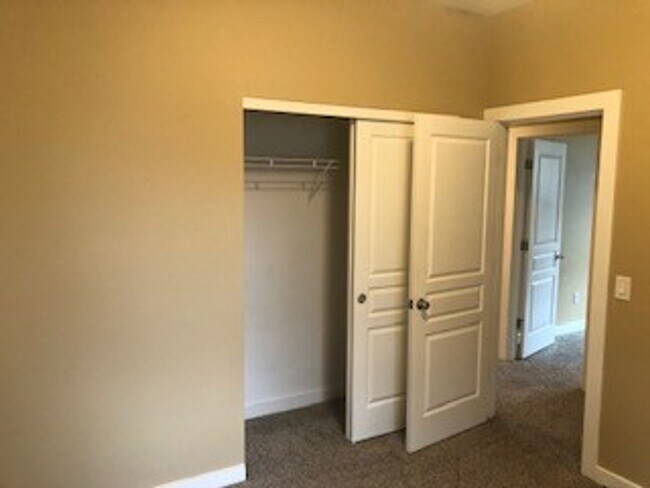 Building Photo - Three Bedroom Home in Albany