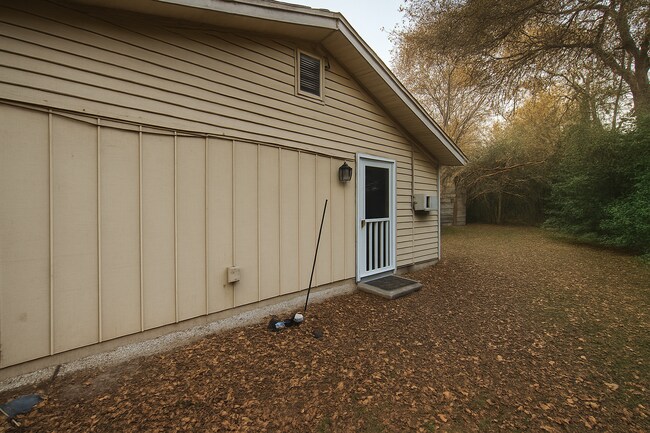 Building Photo - 3554 Plymouth Dr