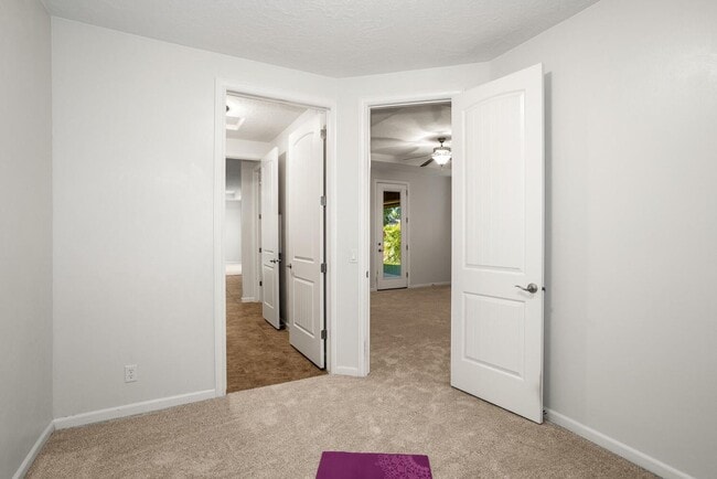 Building Photo - Washington Fields Home with Casita!