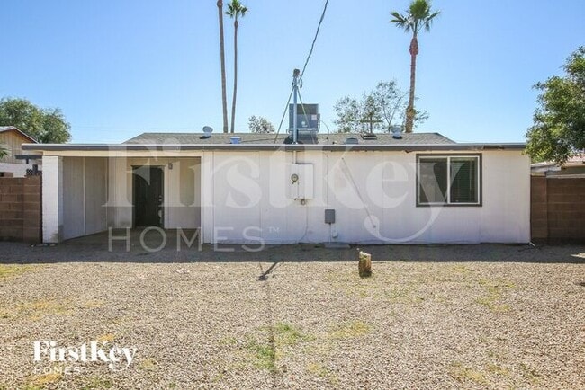 Building Photo - 812 E Las Palmaritas Dr