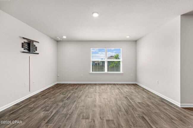 Building Photo - 5816 Viking Wy