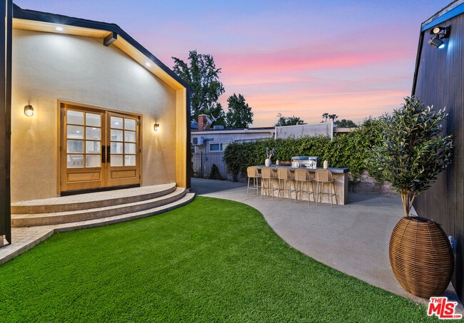 Building Photo - 14742 Weddington St