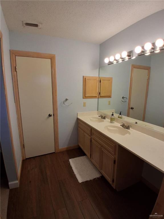 Building Photo - 800 Colorado Ct