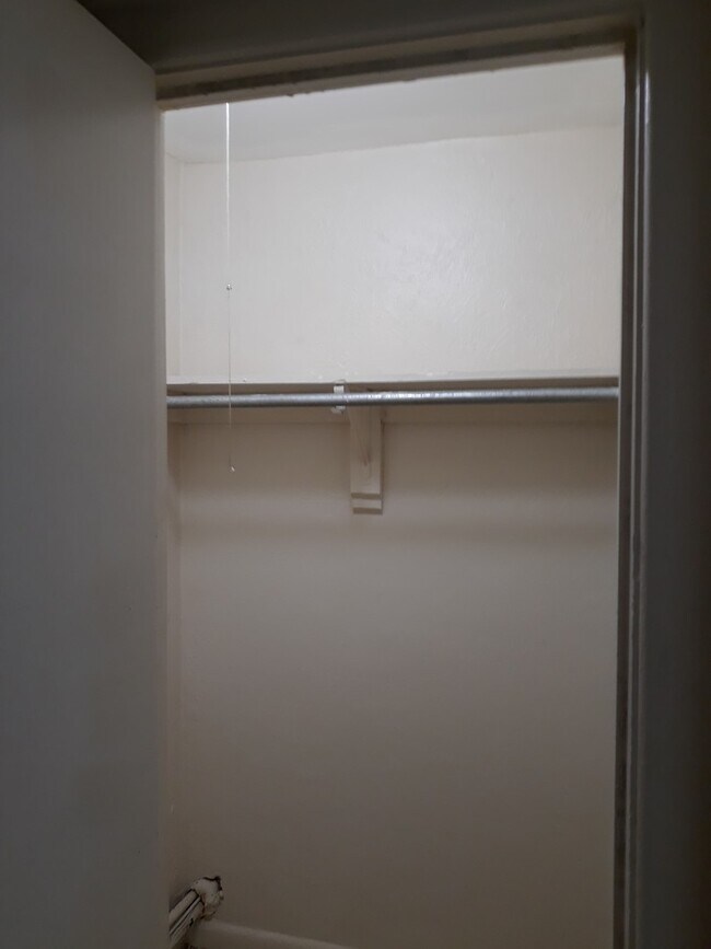 Building Photo - 2/1 CHULUOTA