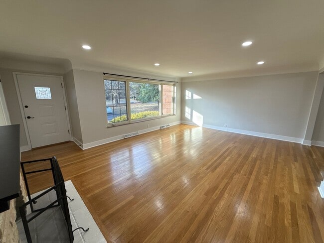 Building Photo - SFH Montgomery