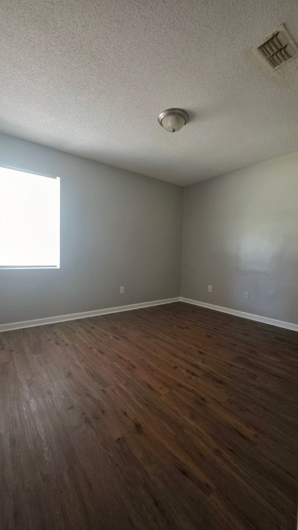 Building Photo - Check out this recently renovated home!