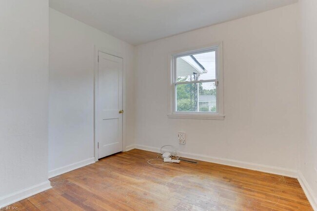 Building Photo - 7725 Fayver Ave