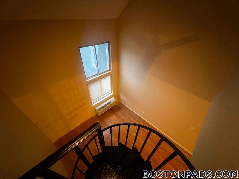 Building Photo - 385 Dorchester St