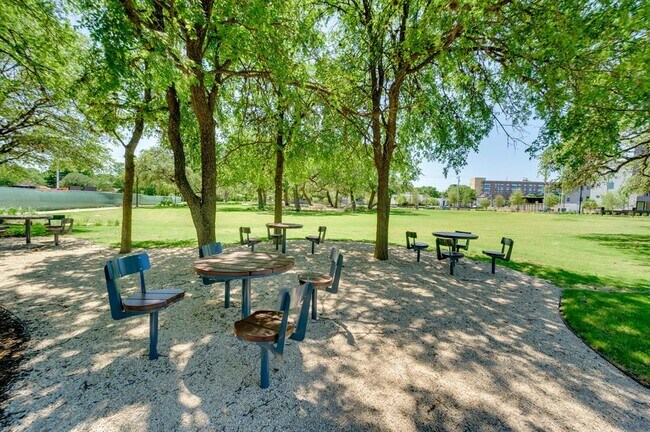 Building Photo - 4325 Jackson Ave