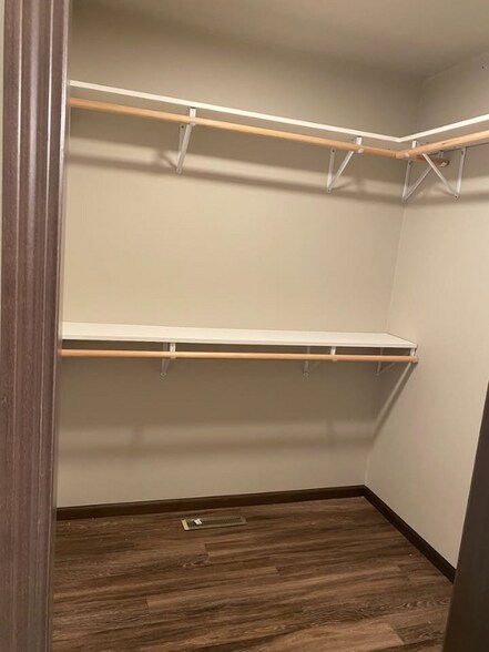 Building Photo - 4600 W Graceland Ct