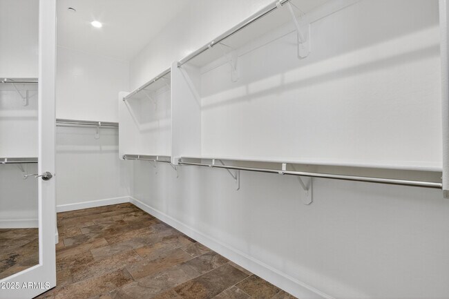 Building Photo - 10997 N 137th St