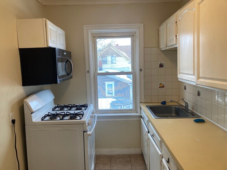 Building Photo - 509 Chalkstone Ave