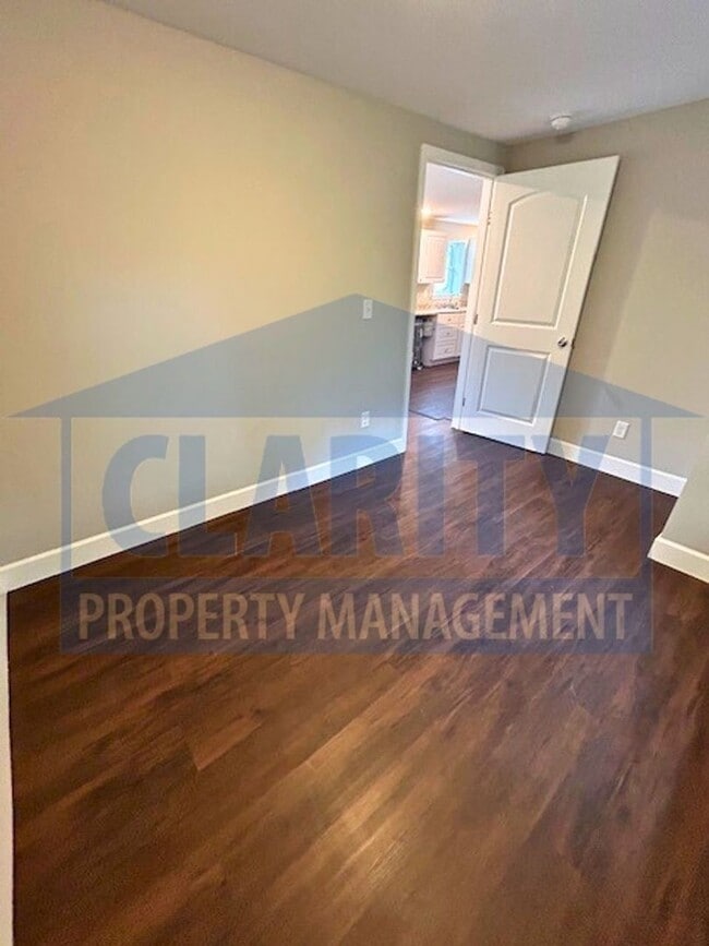 Building Photo - 860 Berry St NE