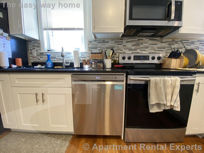 Building Photo - 22 Rice St