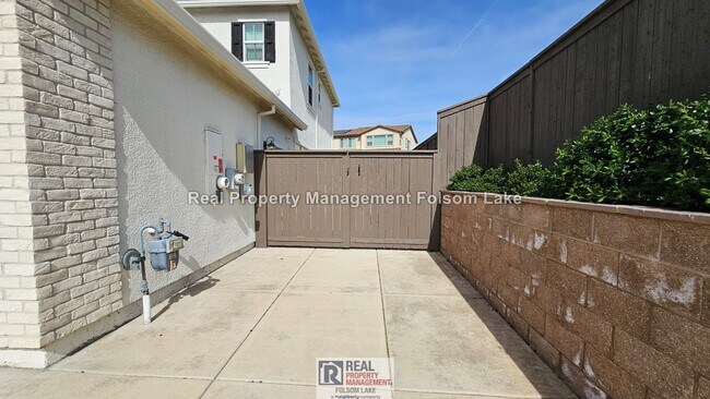 Building Photo - Upgraded 4 Bed + Loft | Solar | EV Charger | Outdoor Living | Folsom