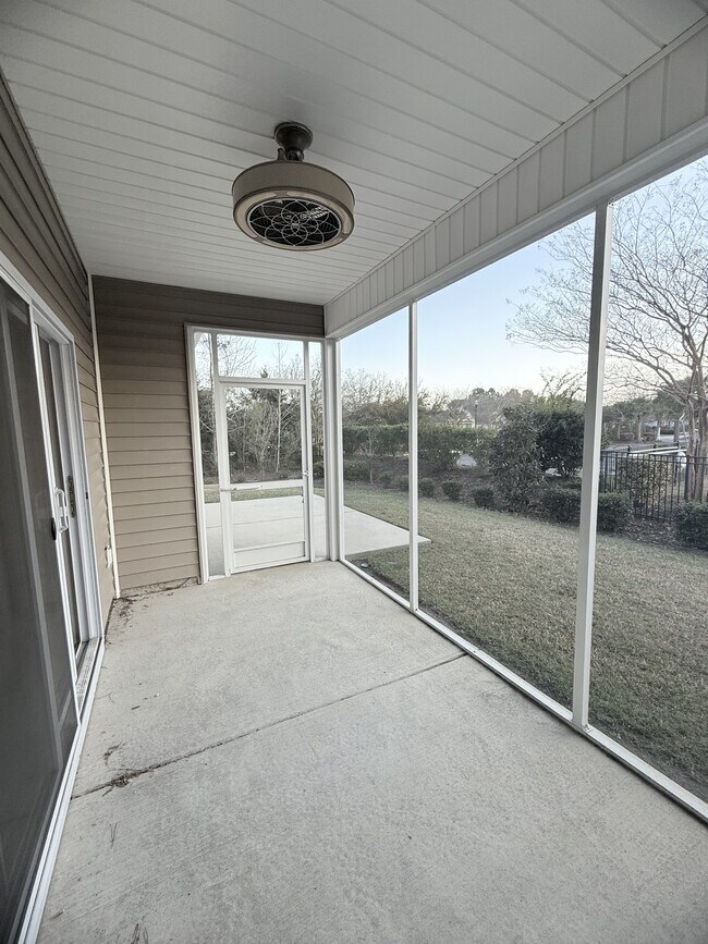 Building Photo - 220 Machrie Lp