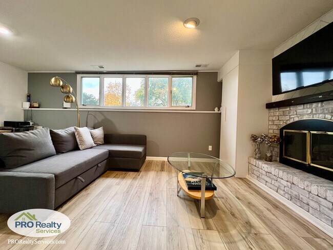 Building Photo - Recently Remodeled 4 Bedroom Home