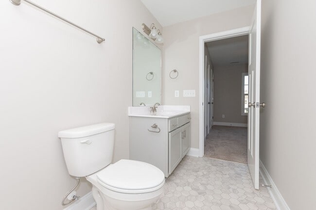 Building Photo - MOVE-IN READY