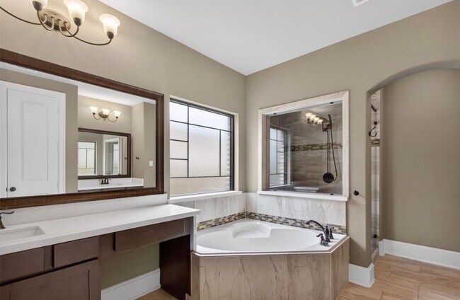 Building Photo - 1630 Mahan Dr