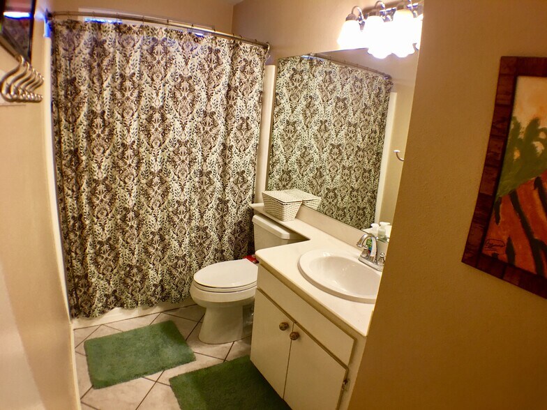 Building Photo - 672 Garland Court