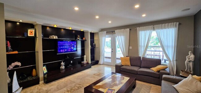 Building Photo - 2115 Alvarado Ln