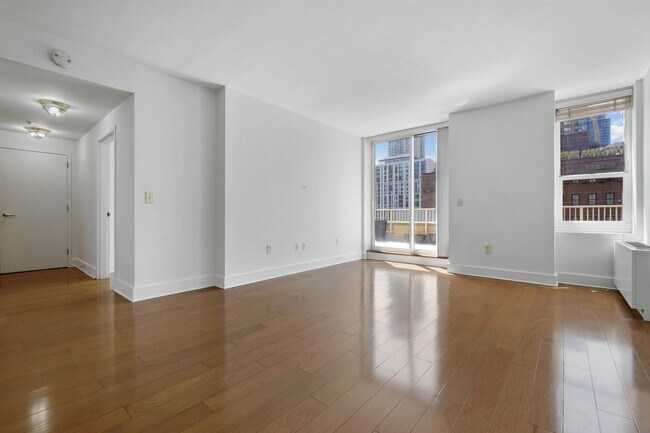 Building Photo - 88 Morgan St