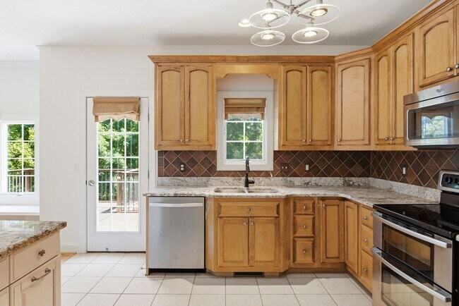 Building Photo - 2645 Blossom Trail E
