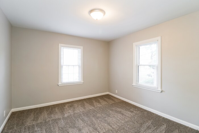 Building Photo - 6920 Gloria Dr