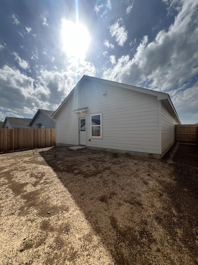 Building Photo - 9852 Butte Crk