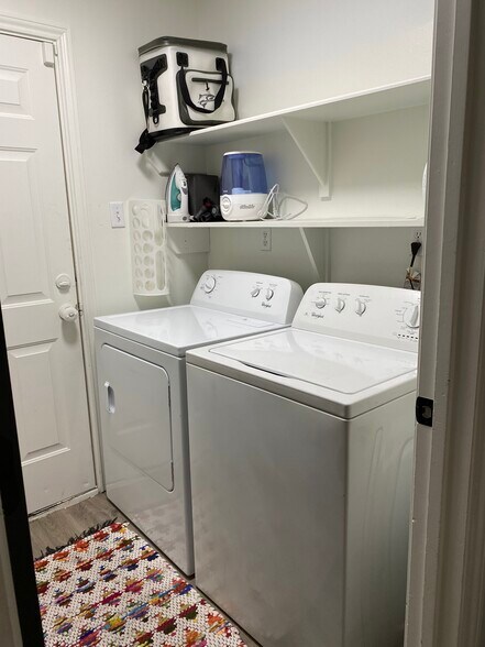 Laundry room - 4803 Brompton Ln