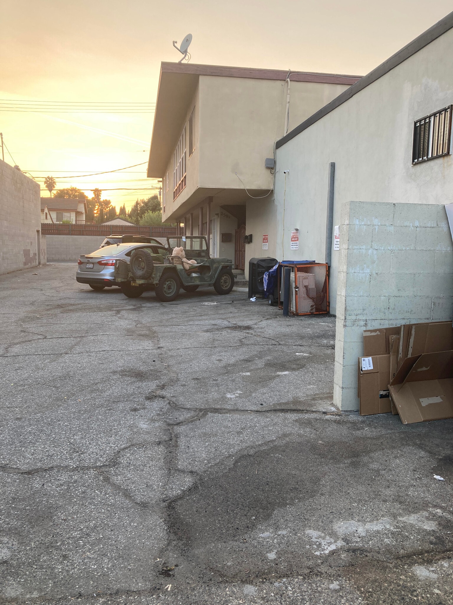 Off Street Parking - 259 S Rosemead Blvd