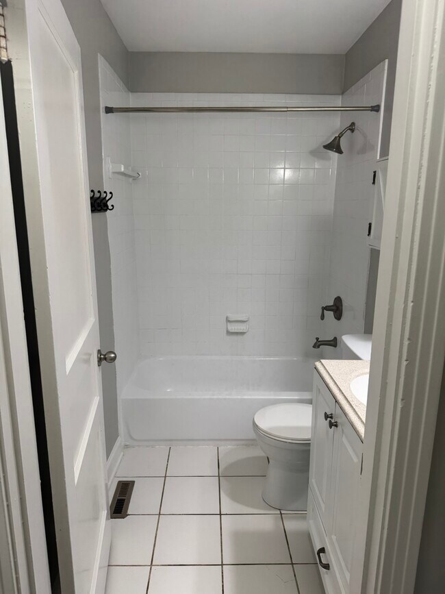 Building Photo - 5532 Kendall Dr