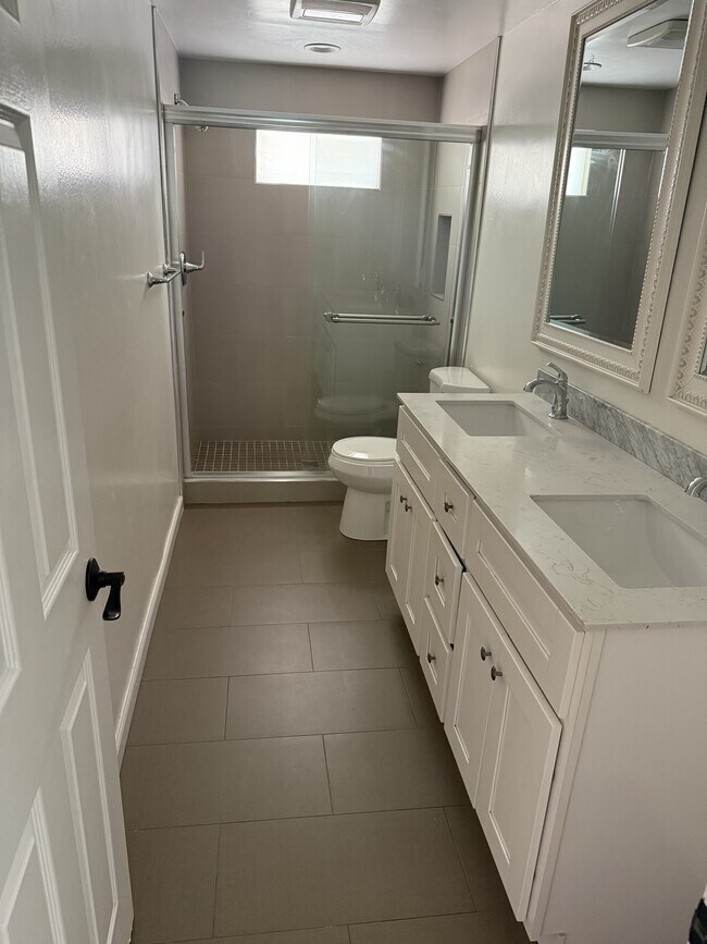 Building Photo - 217 Starlane Dr