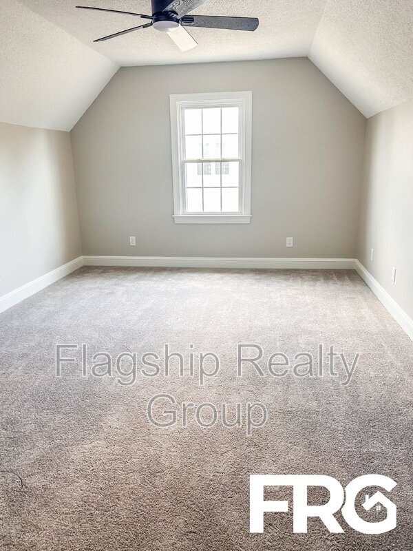 Building Photo - 232 N Marion Dr